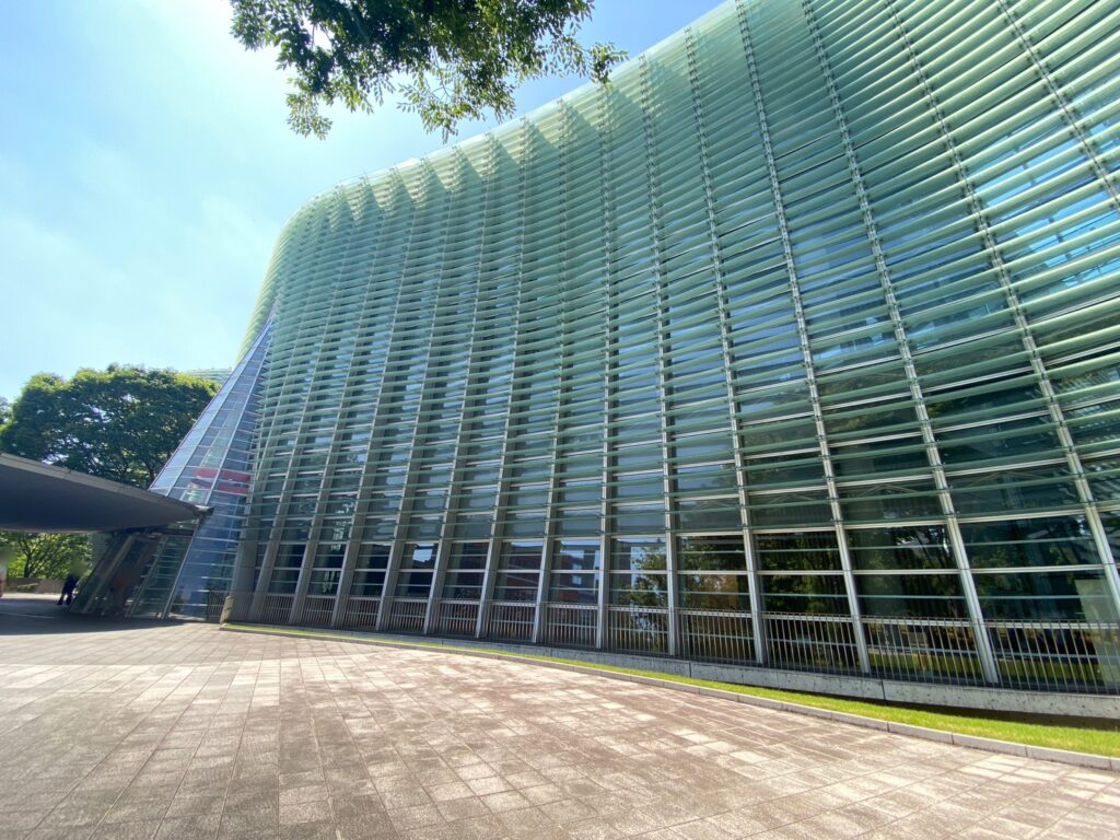 国立新美術館