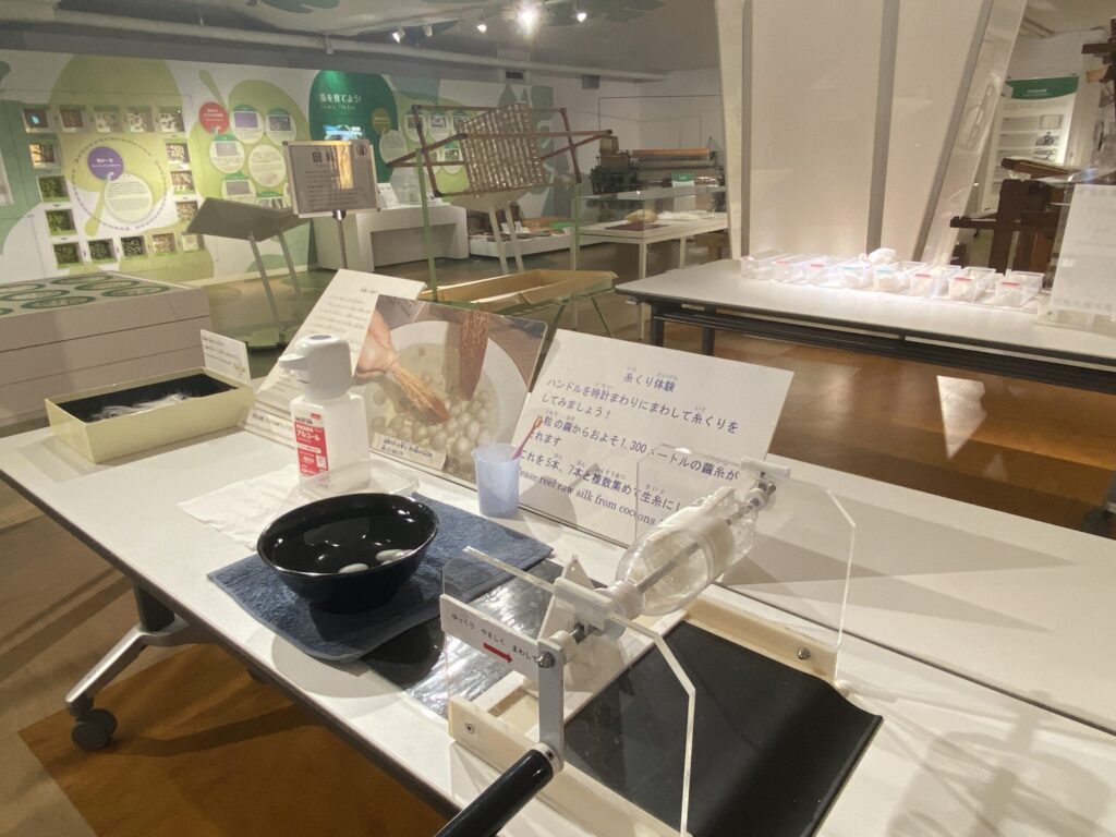 シルク博物館　糸くり体験