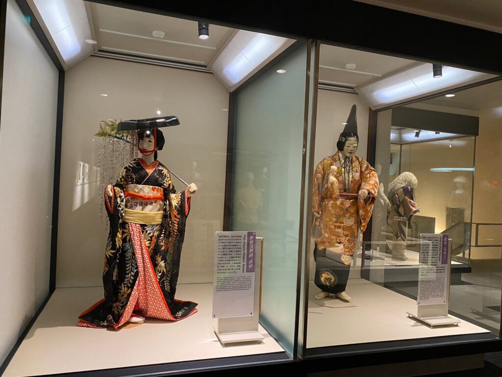 シルク博物館　復元衣装