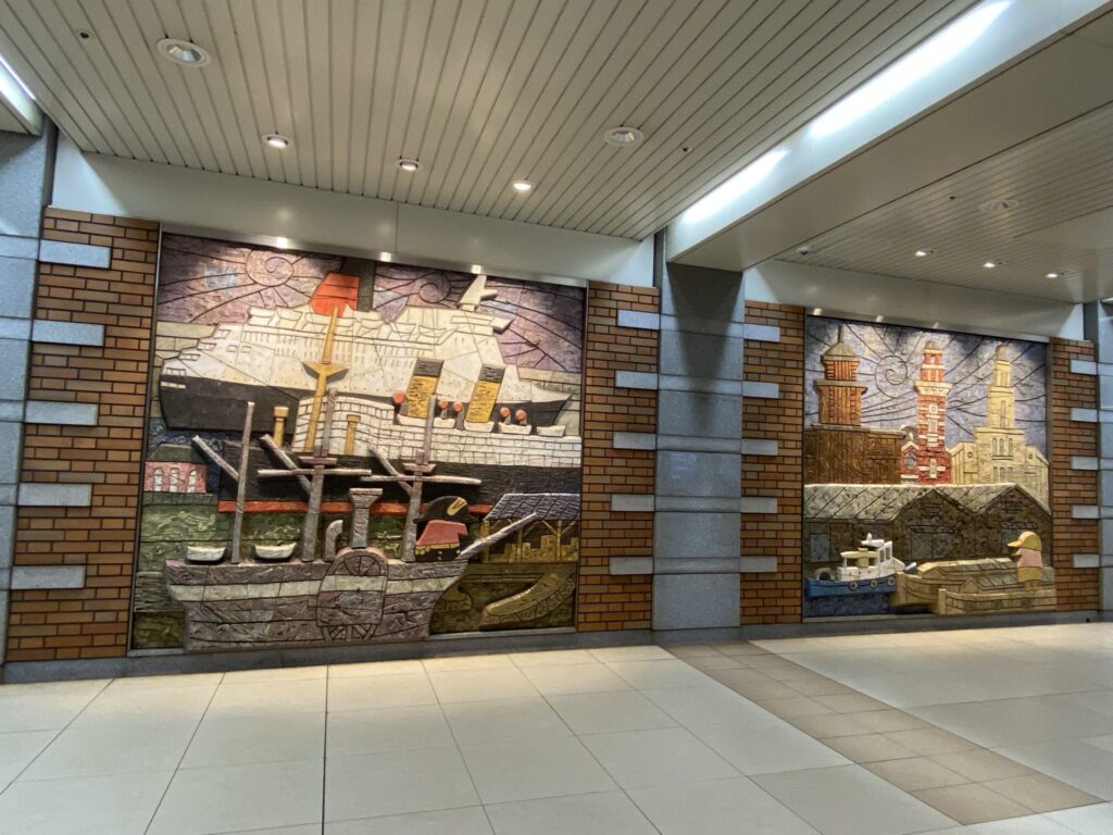 日本大通り駅トリスおじさん