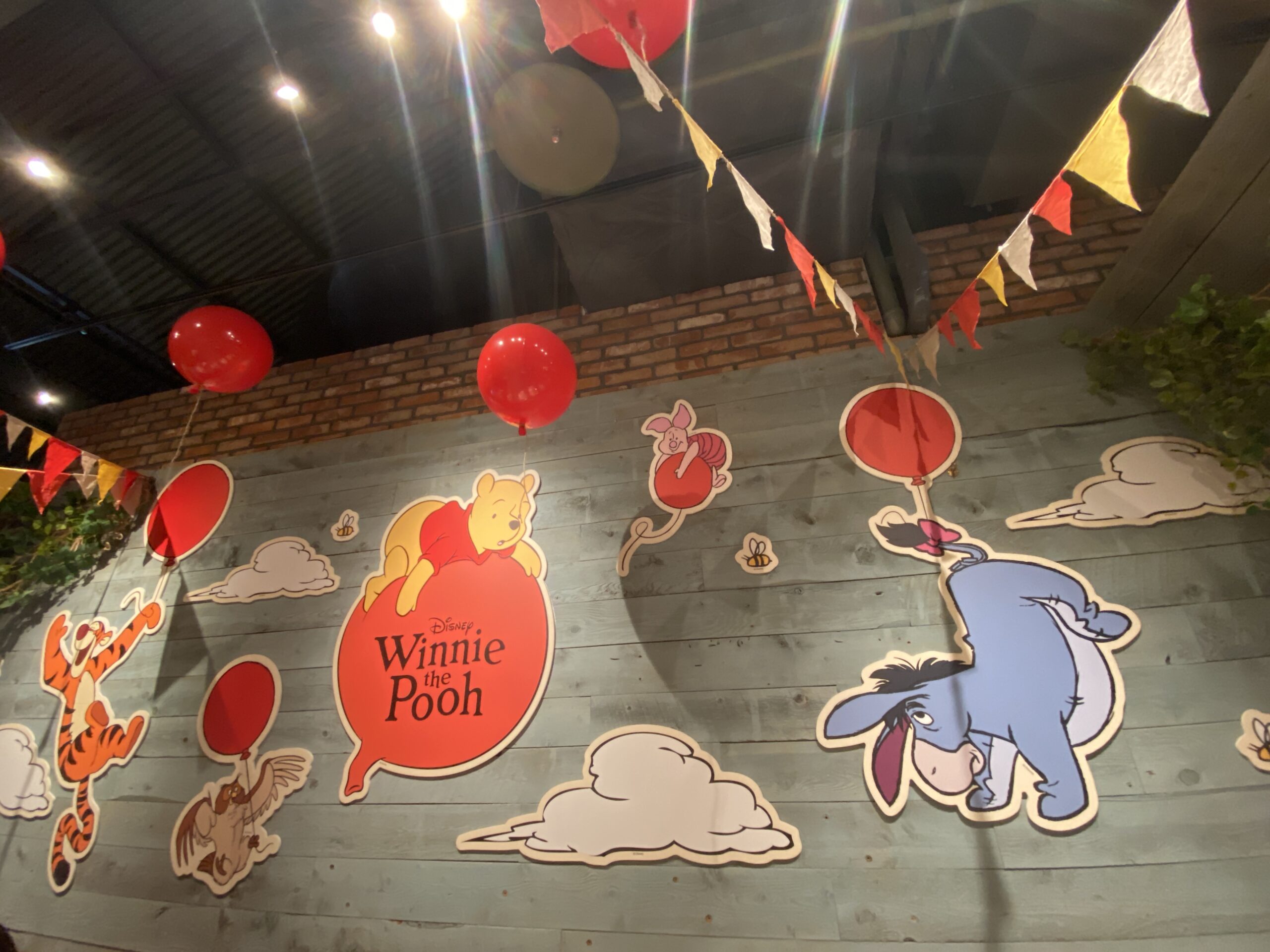 横浜赤レンガ倉庫の「Disney HARVEST MARKET」で開催されている、「くまのプーさん」原作100周年記念イベント