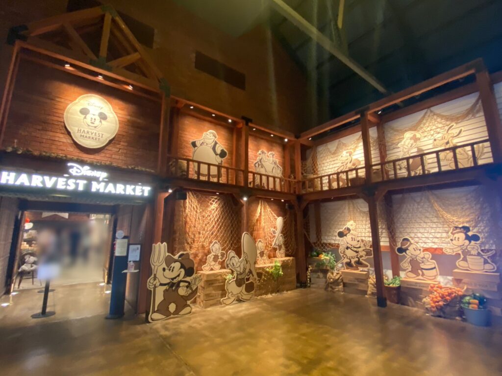 Disney HARVEST MARKETの入口パネル